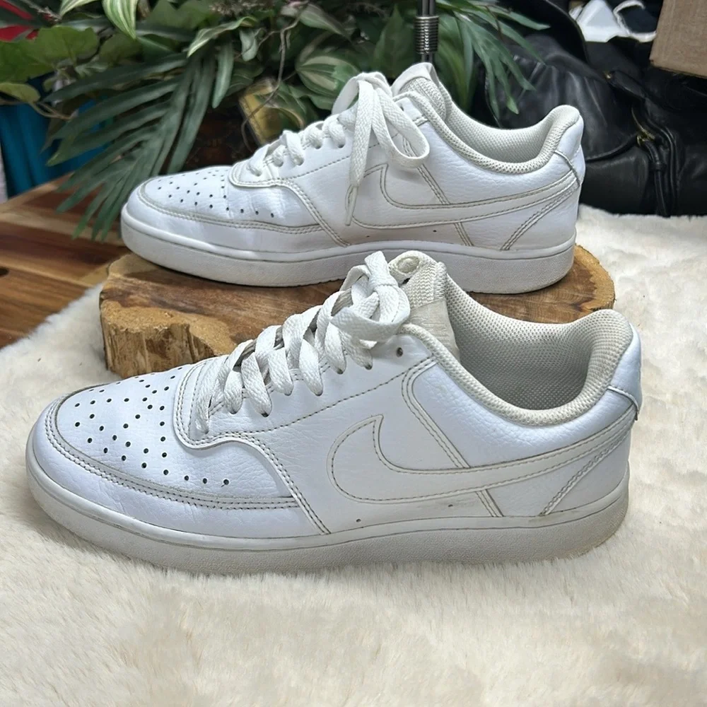 Nike low vision court shoes‎ women’s 8.5